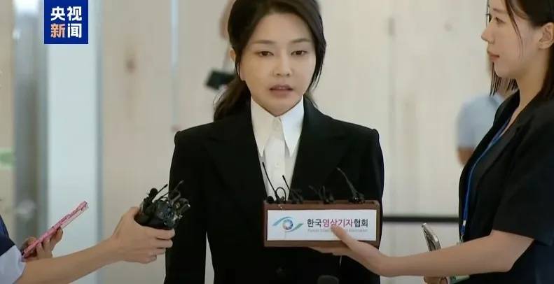 金建希换囚服拍照图片金建希换囚服拍照图片——揭示背后的故事与争议
