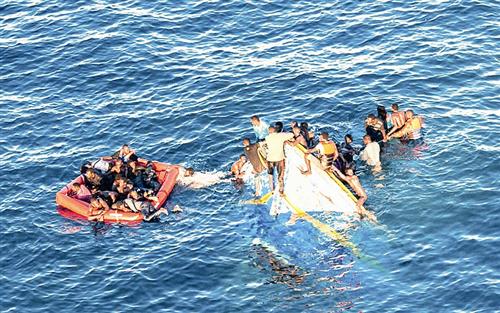 两艘载有移民船只沉没 至少27人死亡两艘载有移民船只沉没，至少27人死亡——全球移民危机下的悲剧事件分析
